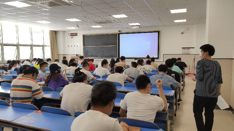 说明: F:\我的坚果云\1工作\3专项工作\2020新冠肺炎疫情防控\宣传文稿\第二临床医学院教室网格长巡查教室上课情况.jpg