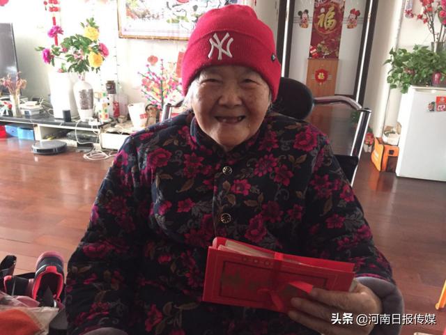 心系疫情 九旬老党员执意捐款1万5千元